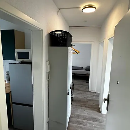 Monteurzimmer Und Halle, Zentral, Modern