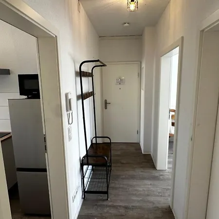 Monteurzimmer Und Halle, Zentral, Modern *