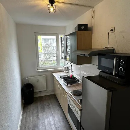 Monteurzimmer Und Halle, Zentral, Modern