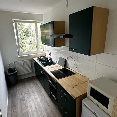 Monteurzimmer Und Halle, Zentral, Modern *
