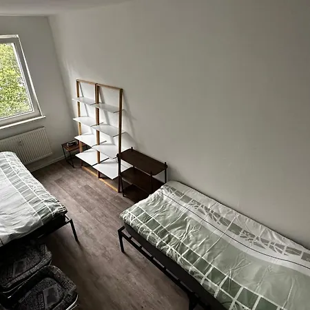 Monteurzimmer Und Halle, Zentral, Modern