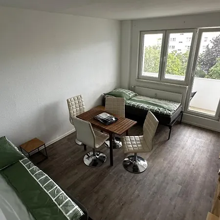 Monteurzimmer Und Halle, Zentral, Modern Apartmán