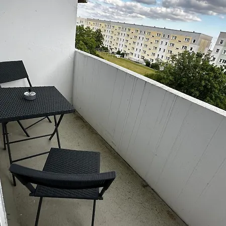 Monteurzimmer Und Halle, Zentral, Modern *